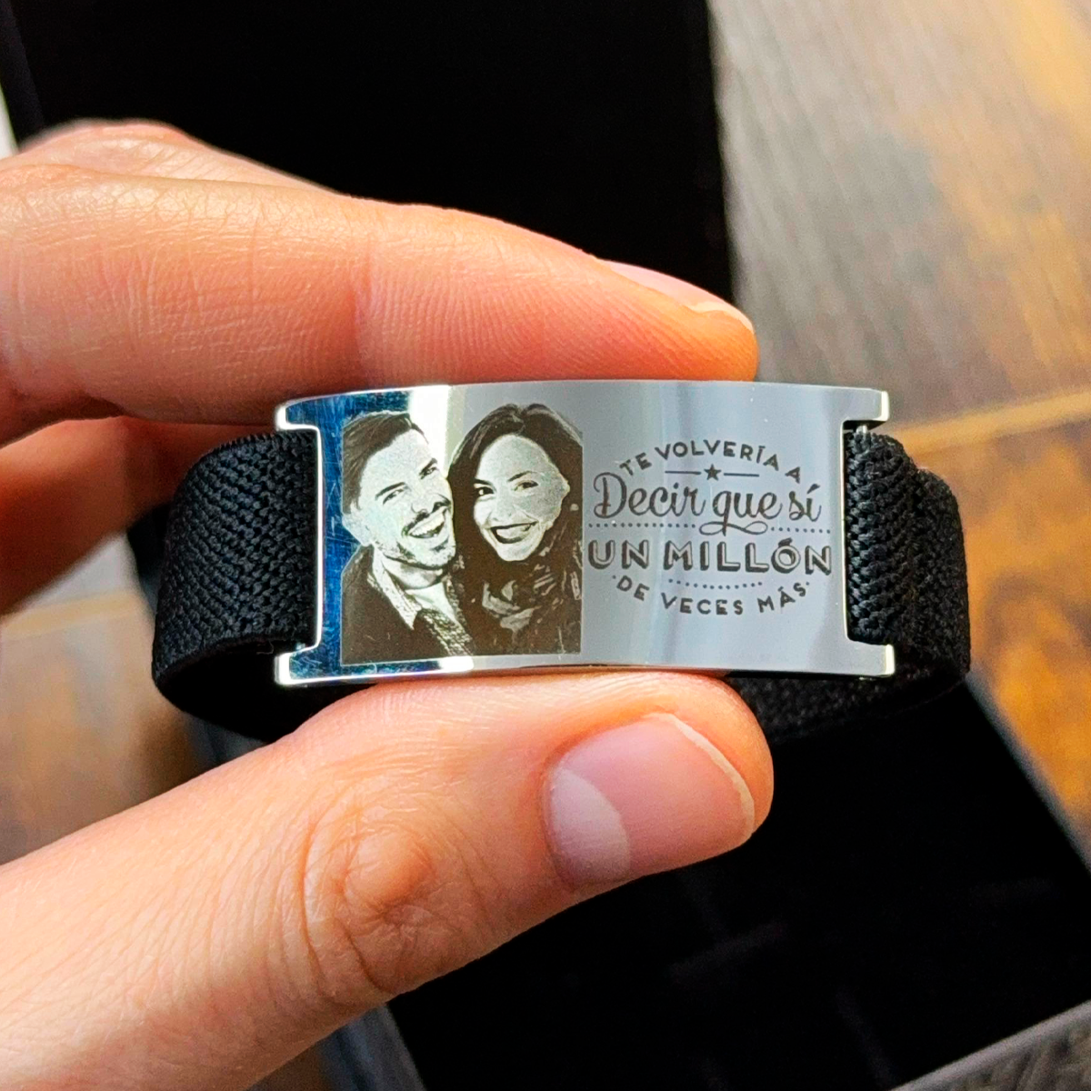 Pulsera de acero inoxidable y banda elástica de textil reforzado para caballero, pulsera personalizable con foto y texto