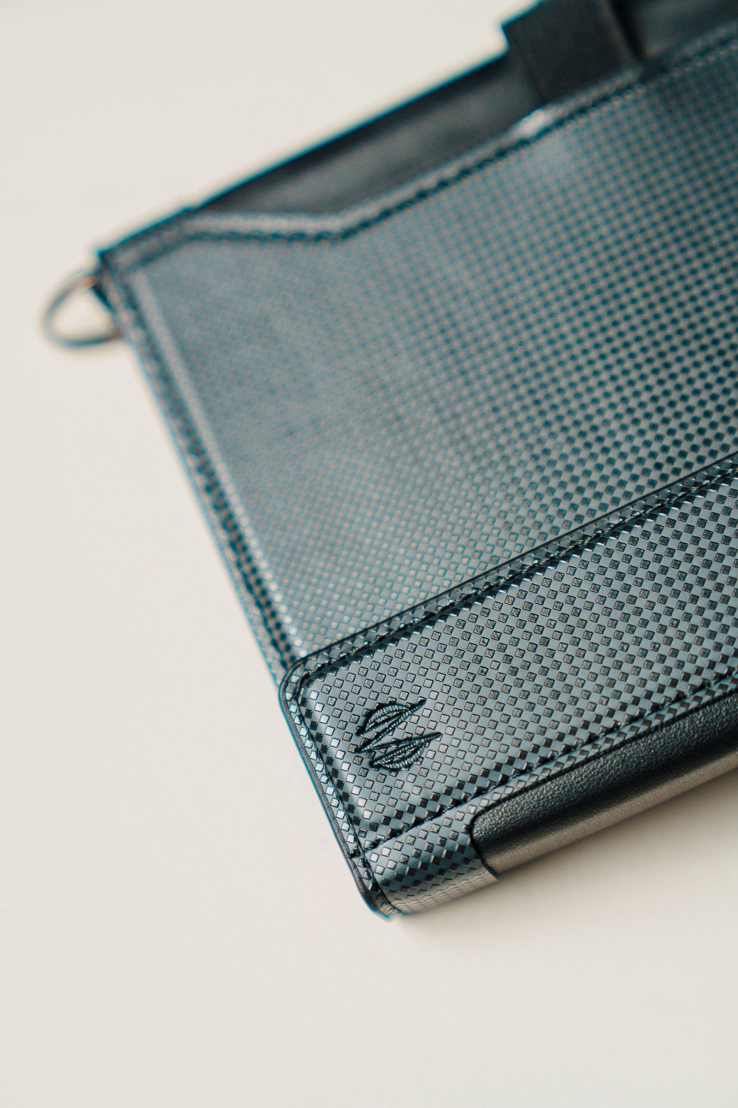 Porta Pasaporte Premium Monroe – Protección RFID, Compartimentos para Tarjetas, SIM y Efectivo, billetera