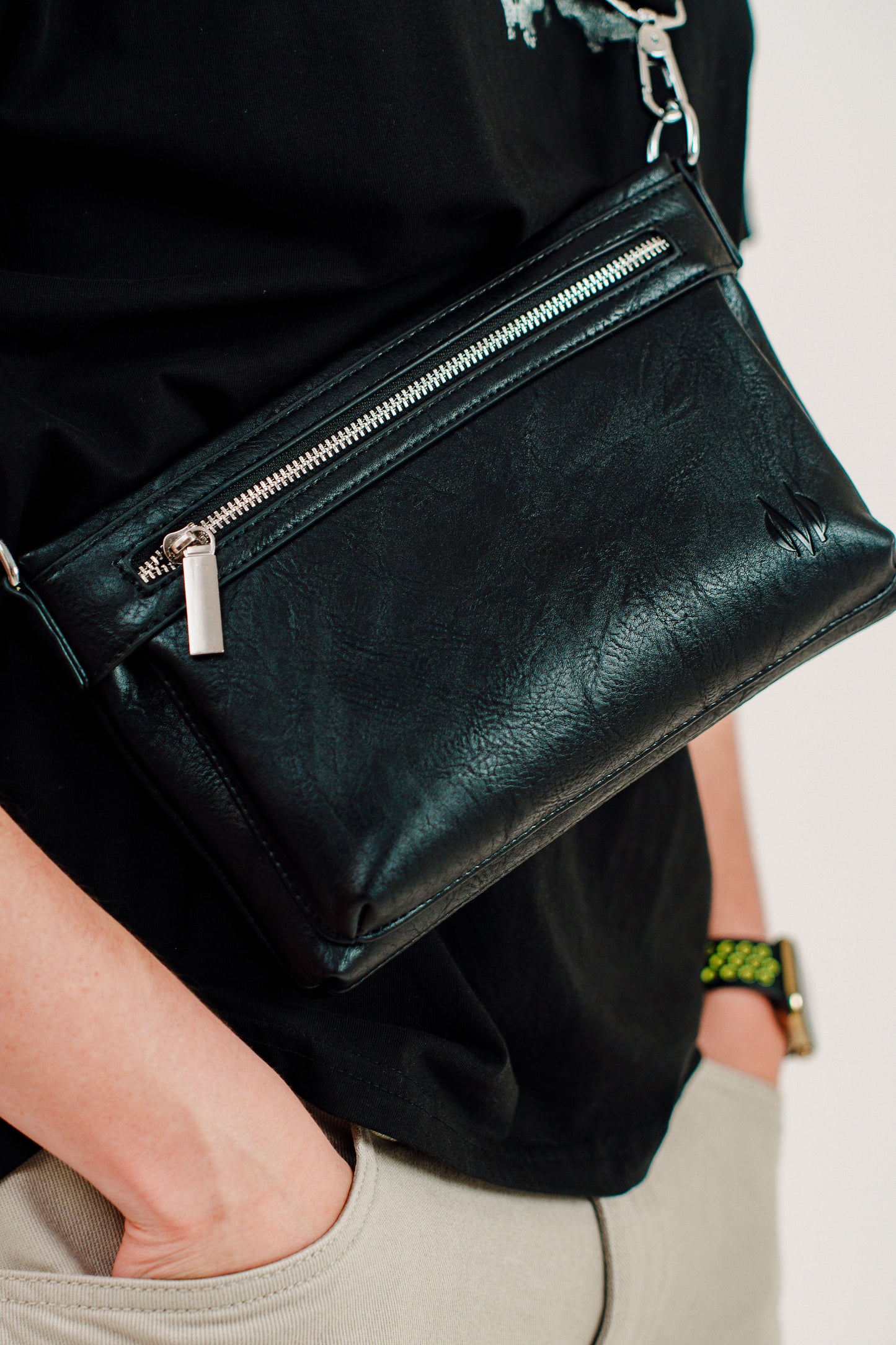 CARTERA MONROE CROSS BODY, CARTERA DE MANO UNISEX, CARTERA DE POLIURETANO DE ALTA COSTURA
