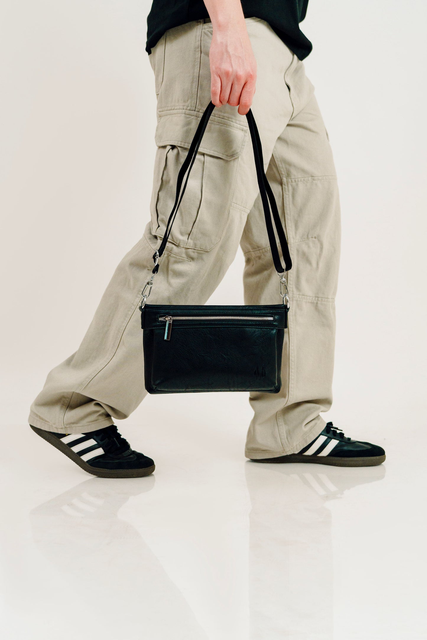 CARTERA MONROE CROSS BODY, CARTERA DE MANO UNISEX, CARTERA DE POLIURETANO DE ALTA COSTURA
