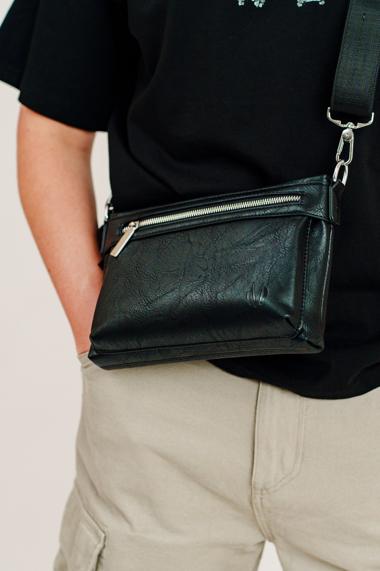 CARTERA MONROE CROSS BODY, CARTERA DE MANO UNISEX, CARTERA DE POLIURETANO DE ALTA COSTURA