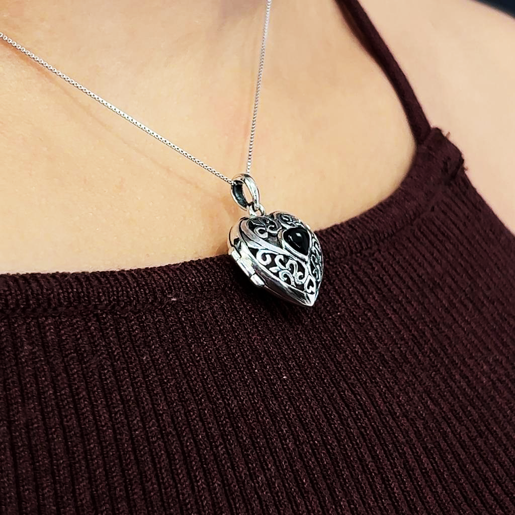 Relicario de corazón negro de Plata, Collar Personalizable, Guardapelo personalizable con foto o mensaje, grabado laser