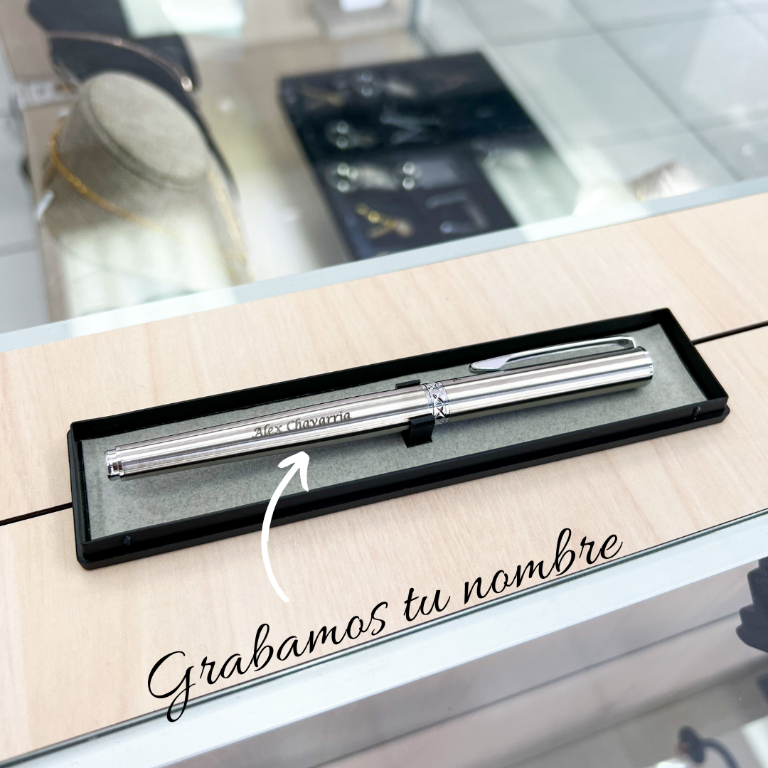 Bolígrafo Pentel Sterling con cuerpo de acero inoxidable con tapa, tinta negra de gel.