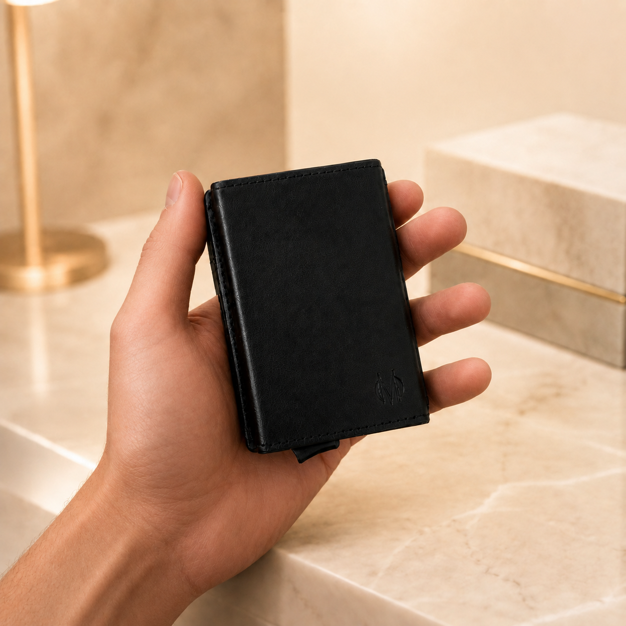 Billetera Magic Wallet Monroe para Hombre de Poliuretano con Expulsor Automático para 9 Tarjetas y Sistema Mágico para Guardar Efectivo