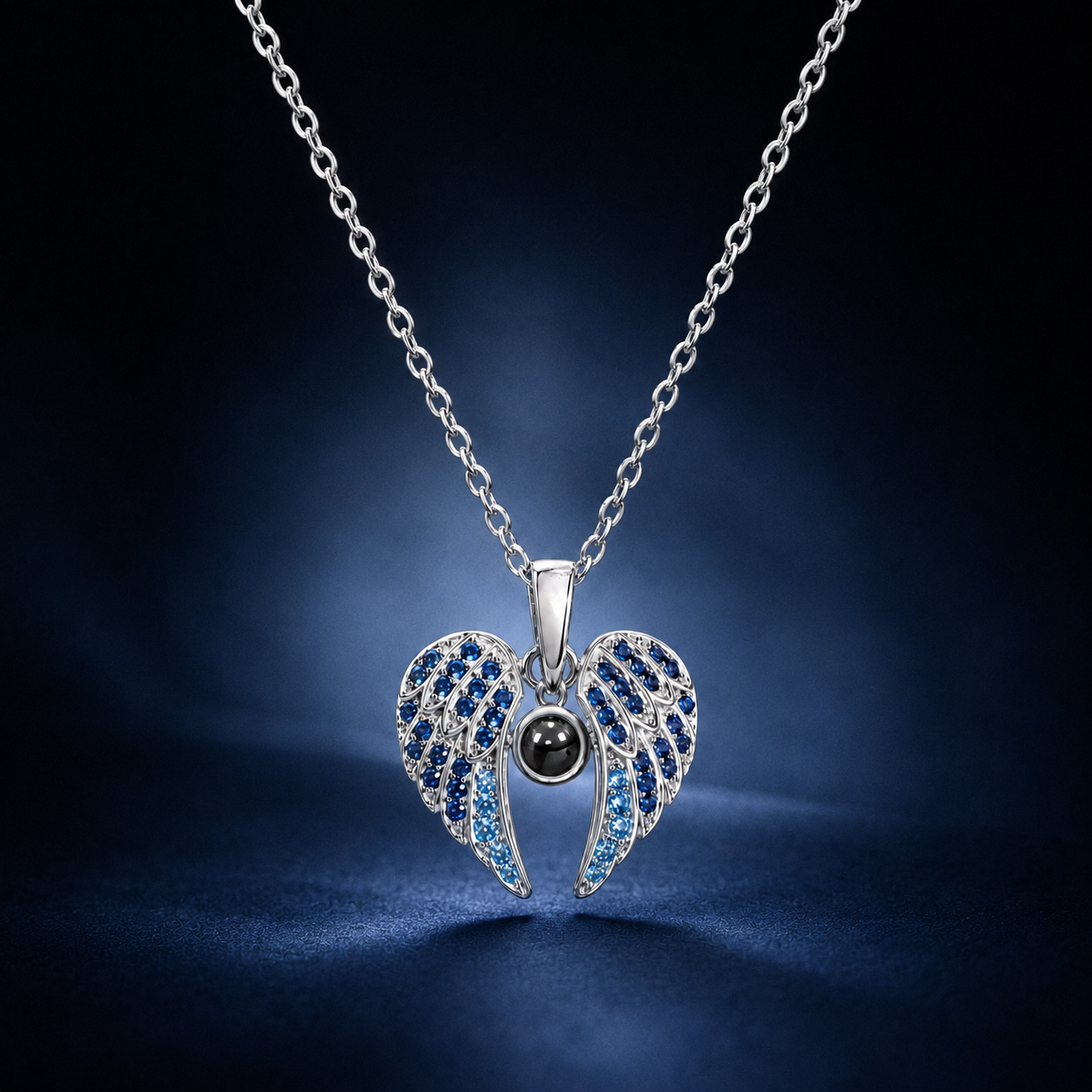 Collar Alas de Ángel con Foto Personalizada y Cristales Azules – Dije con Lente de Proyección Oculta
