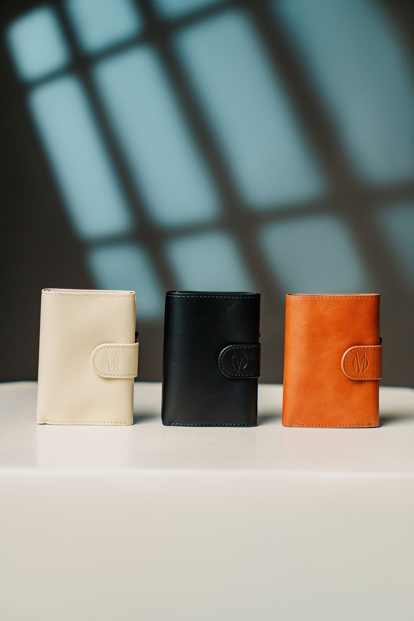 Monroe Magsafe Card Holder Edición 3  - dispensador de tarjetas, organizador de tarjetas, tarjetero con expulsor de tarjetas protección contra clonaciones, billetera versatil