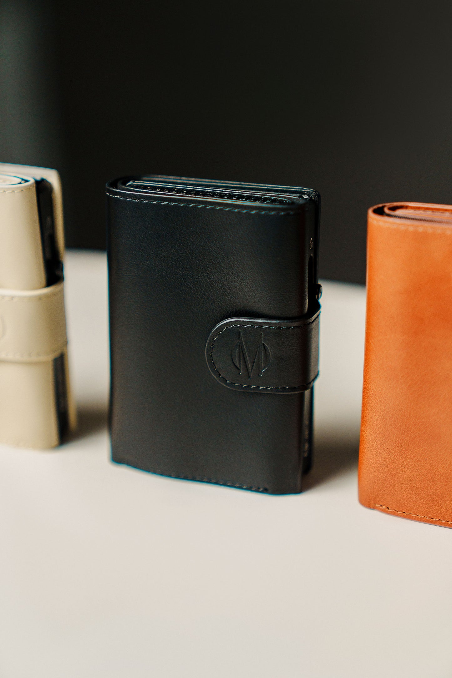 Monroe Magsafe Card Holder Edición 3  - dispensador de tarjetas, organizador de tarjetas, tarjetero con expulsor de tarjetas protección contra clonaciones, billetera versatil