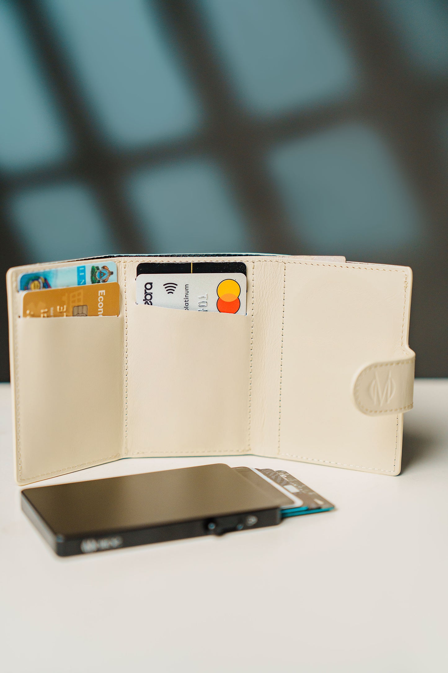 Monroe Magsafe Card Holder Edición 3  - dispensador de tarjetas, organizador de tarjetas, tarjetero con expulsor de tarjetas protección contra clonaciones, billetera versatil