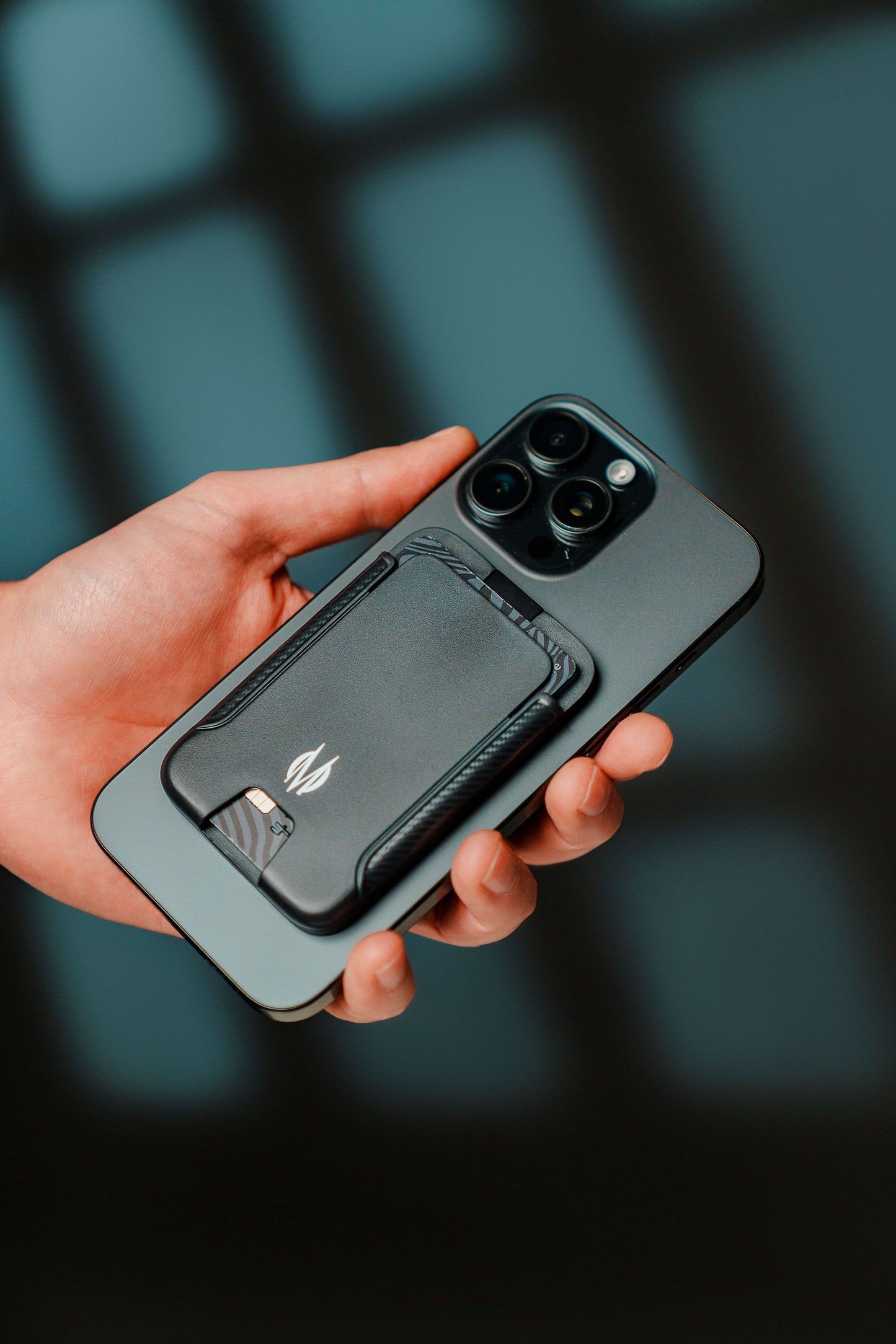 Tarjetero Magnético WAL63 – Con Soporte Ajustable para Teléfono