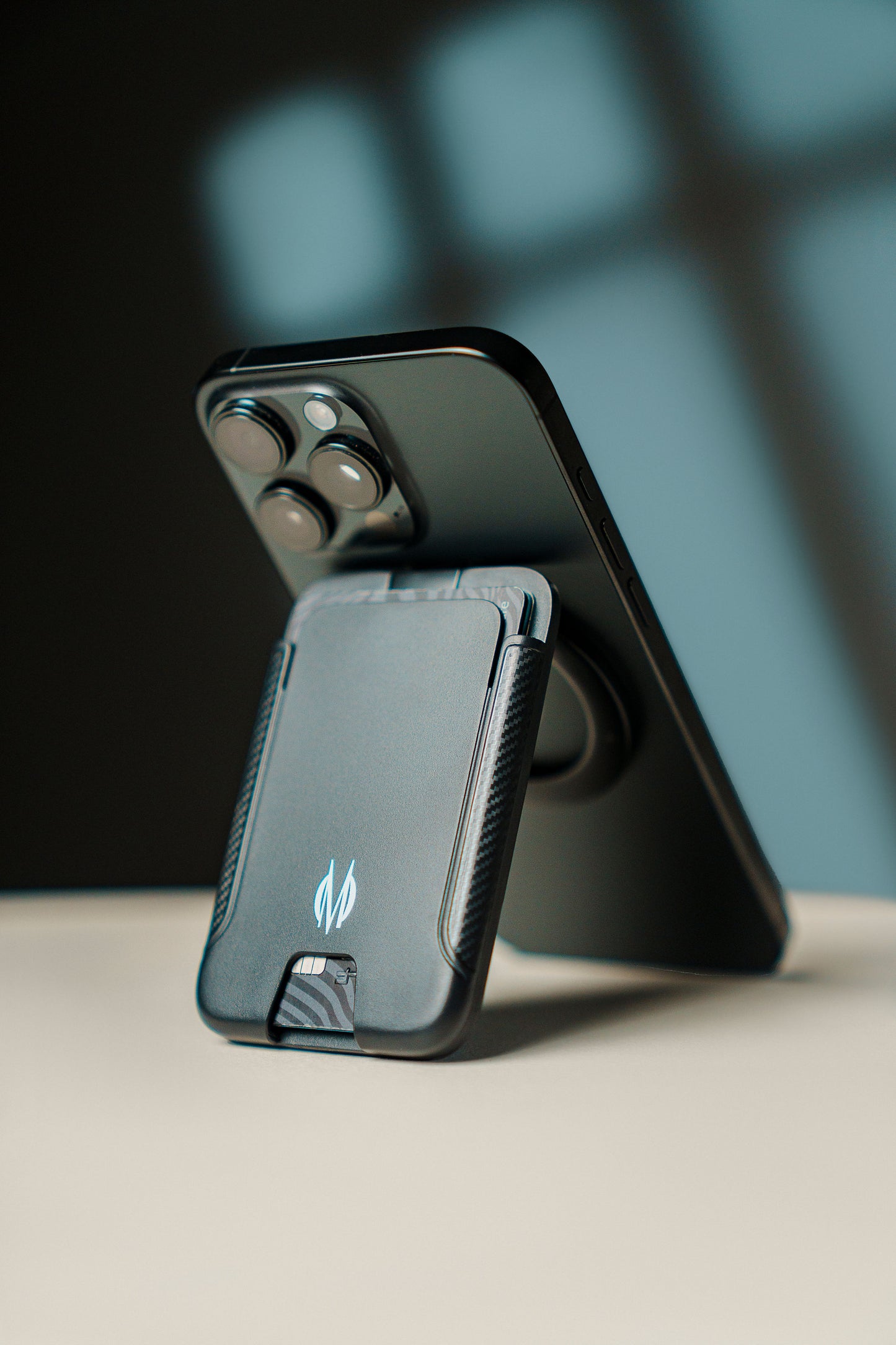 Tarjetero Magnético WAL63 – Con Soporte Ajustable para Teléfono