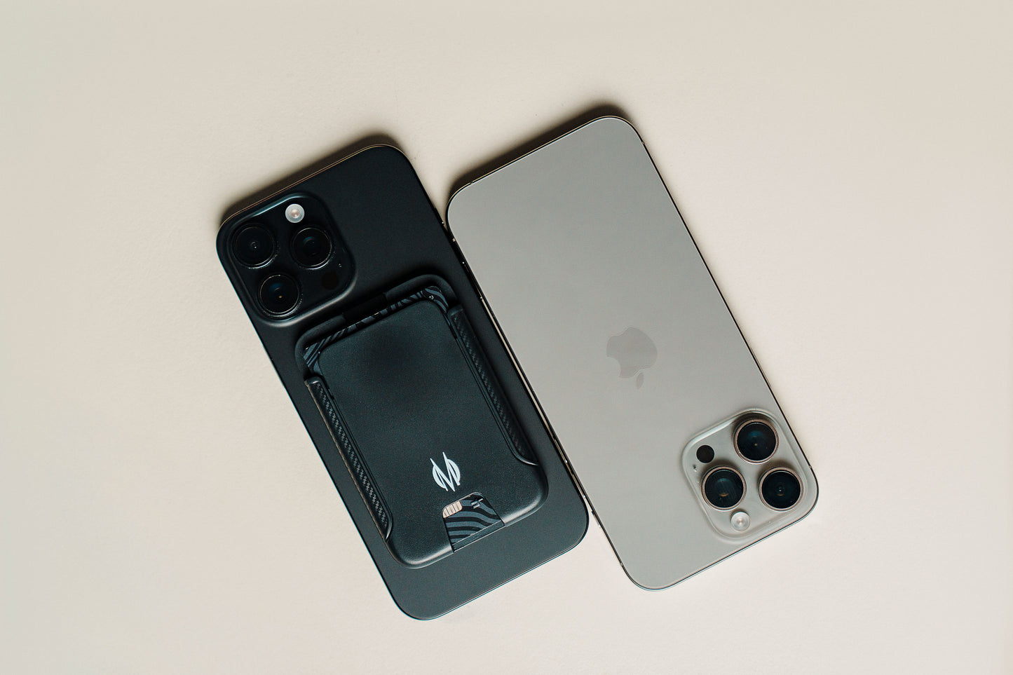 Tarjetero Magnético WAL63 – Con Soporte Ajustable para Teléfono