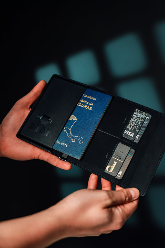 Porta Pasaporte Premium Monroe – Protección RFID, Compartimentos para Tarjetas, SIM y Efectivo, billetera