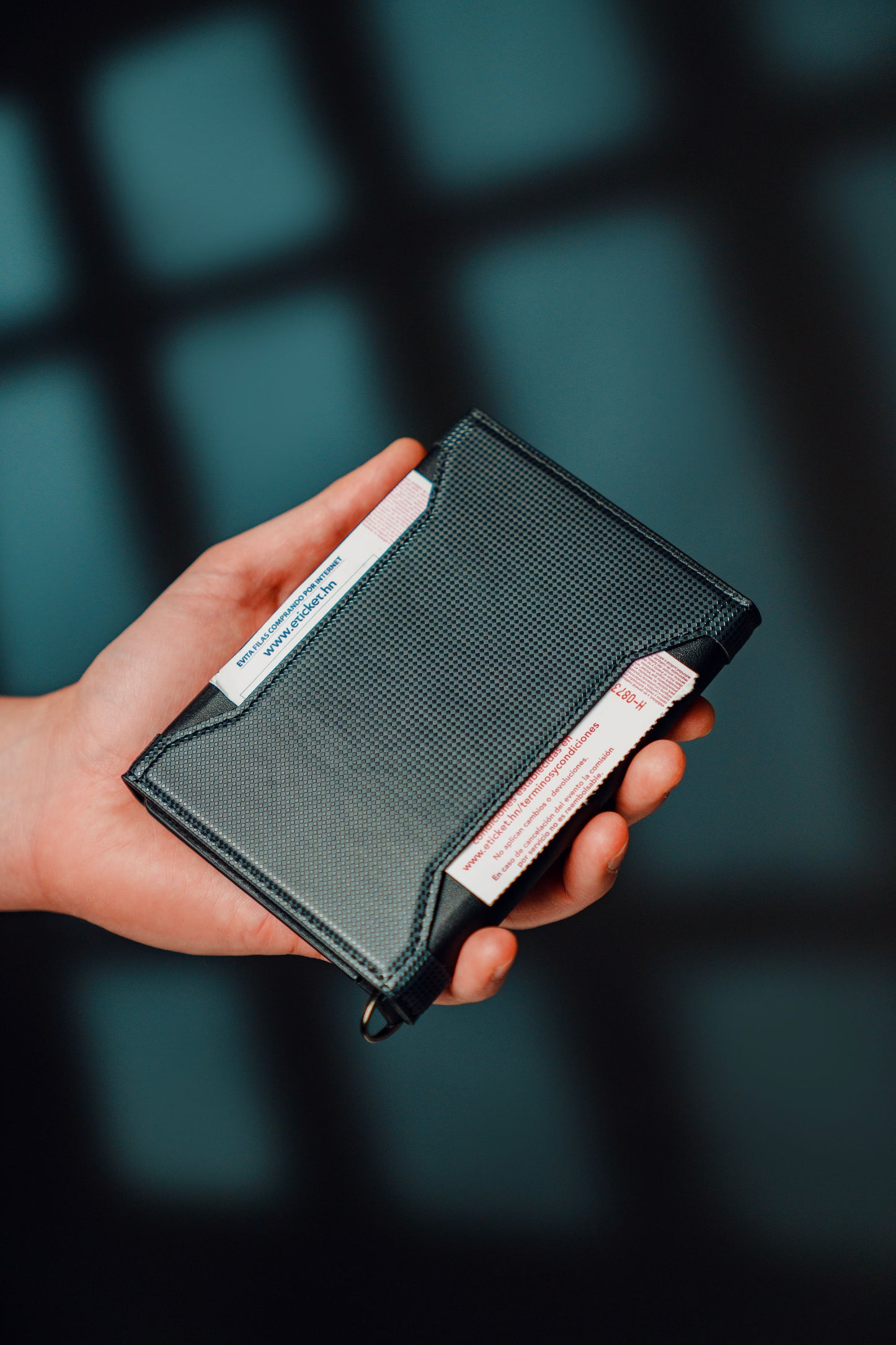 Porta Pasaporte Premium Monroe – Protección RFID, Compartimentos para Tarjetas, SIM y Efectivo, billetera