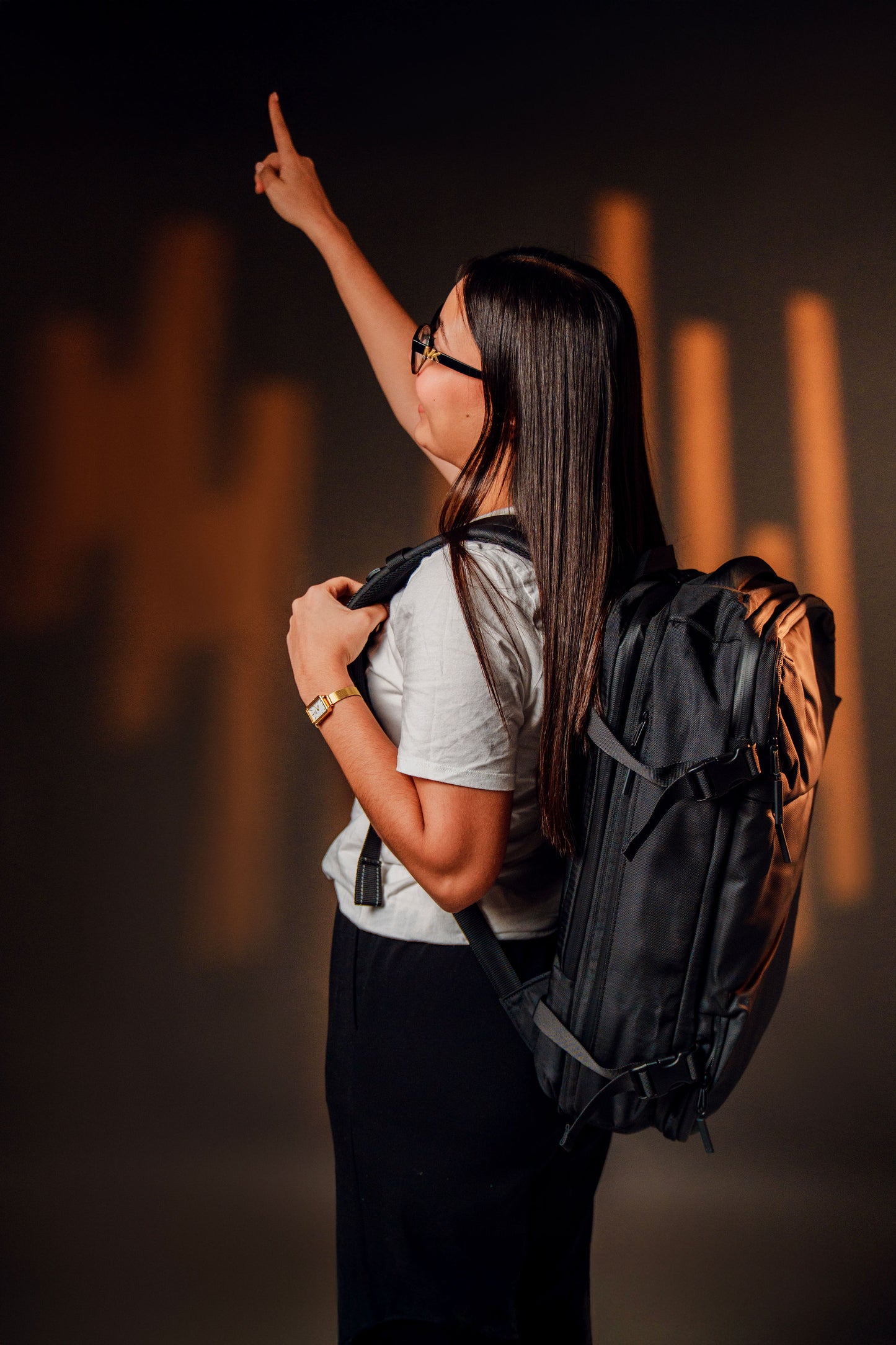 Mochila Monroe 45L Impermeable con Cerradura Numérica, Pesa Digital, Bolsa de Aire, Puerto USB y Compartimentos Ocultos – Apta como Artículo Personal de Viaje