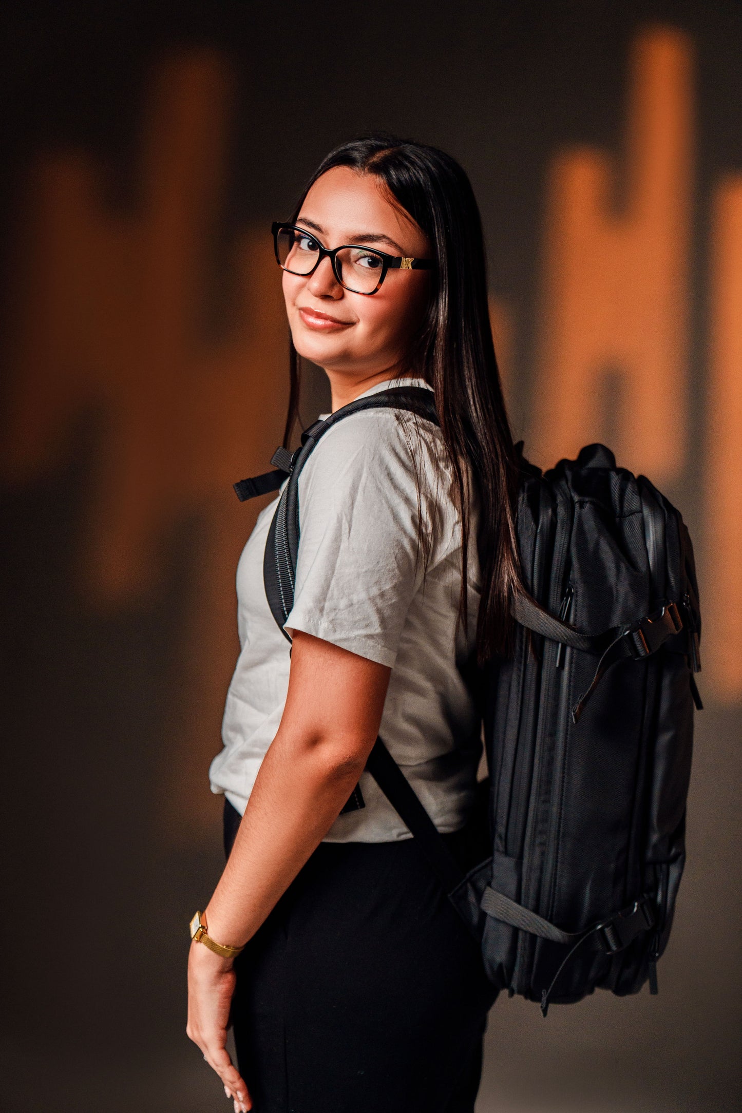 Mochila Monroe 45L Impermeable con Cerradura Numérica, Pesa Digital, Bolsa de Aire, Puerto USB y Compartimentos Ocultos – Apta como Artículo Personal de Viaje
