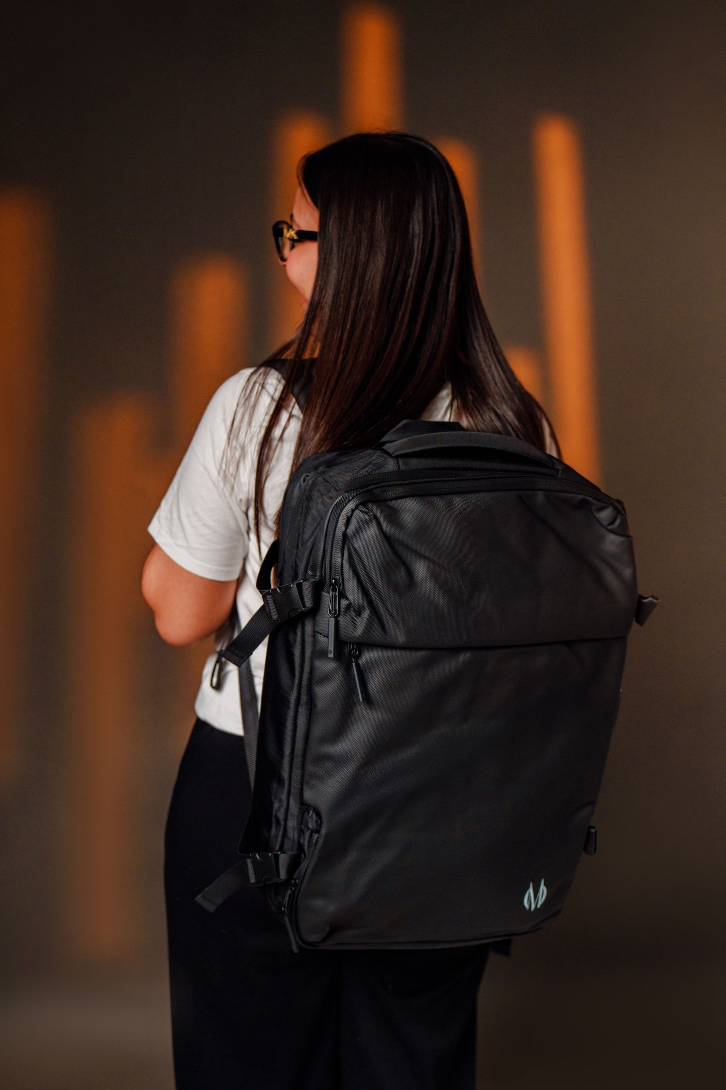 Mochila Monroe 45L Impermeable con Cerradura Numérica, Pesa Digital, Bolsa de Aire, Puerto USB y Compartimentos Ocultos – Apta como Artículo Personal de Viaje