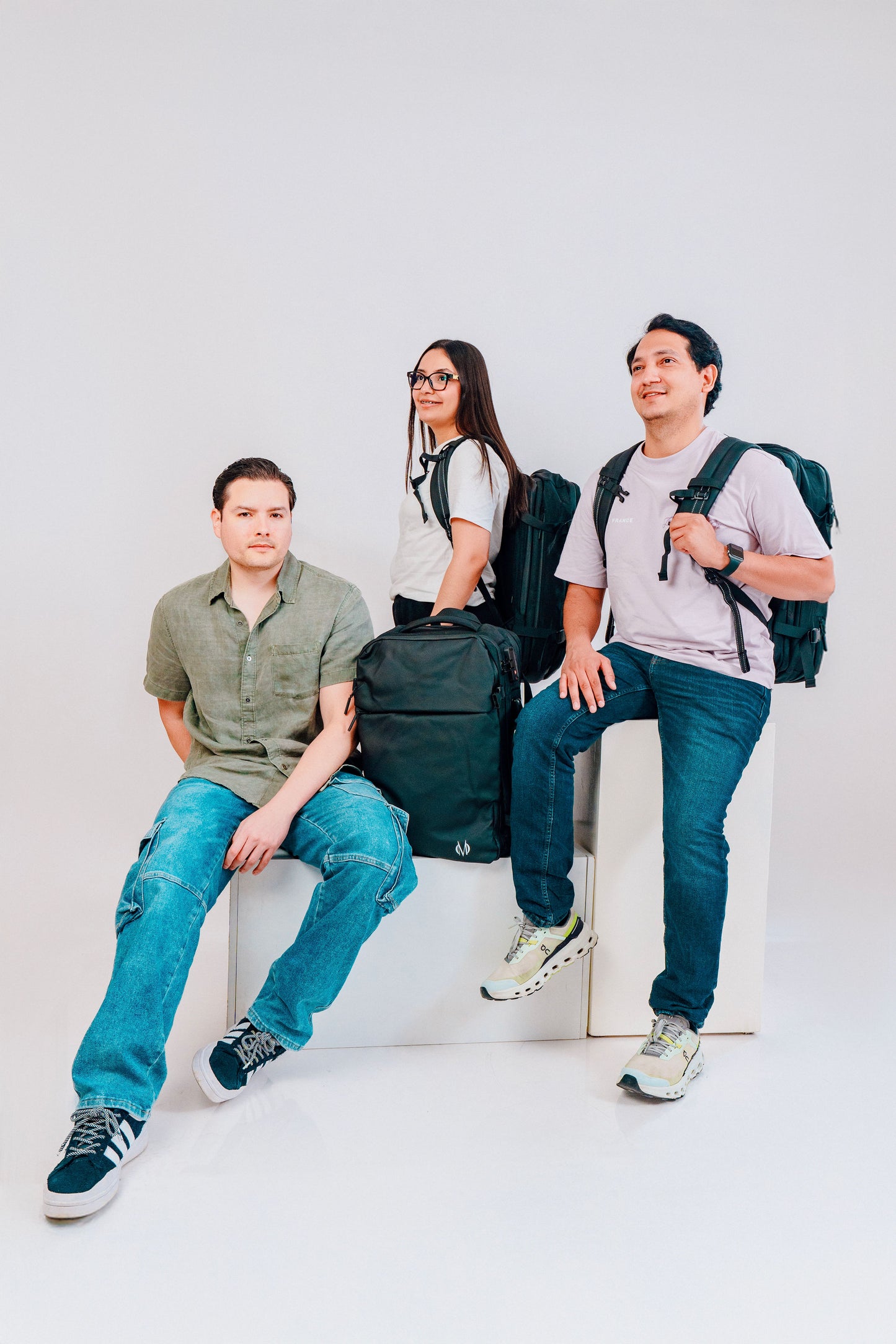 Mochila Monroe 45L Impermeable con Cerradura Numérica, Pesa Digital, Bolsa de Aire, Puerto USB y Compartimentos Ocultos – Apta como Artículo Personal de Viaje
