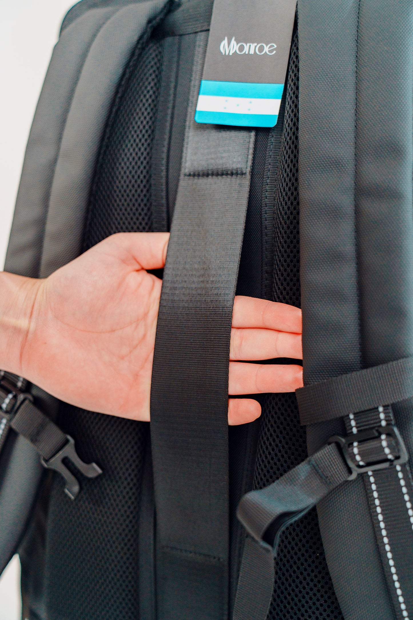 Mochila Monroe 45L Impermeable con Cerradura Numérica, Pesa Digital, Bolsa de Aire, Puerto USB y Compartimentos Ocultos – Apta como Artículo Personal de Viaje