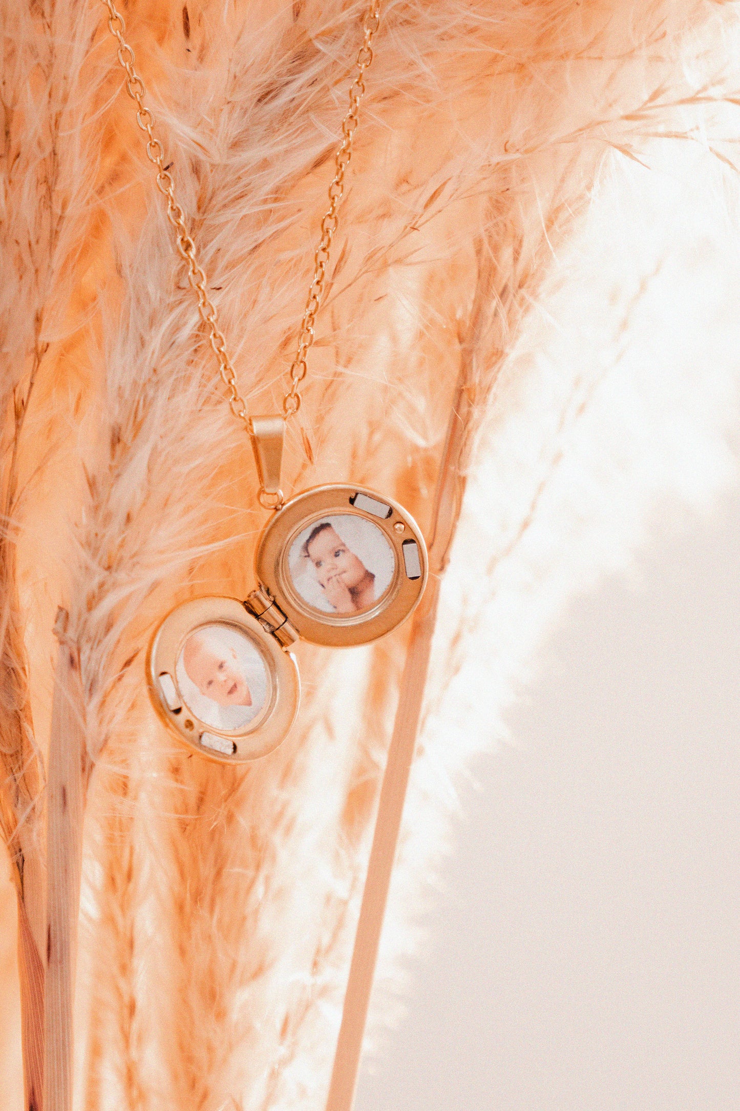 Relicario dorado con estrella personalizable con foto a color Collar personalizable