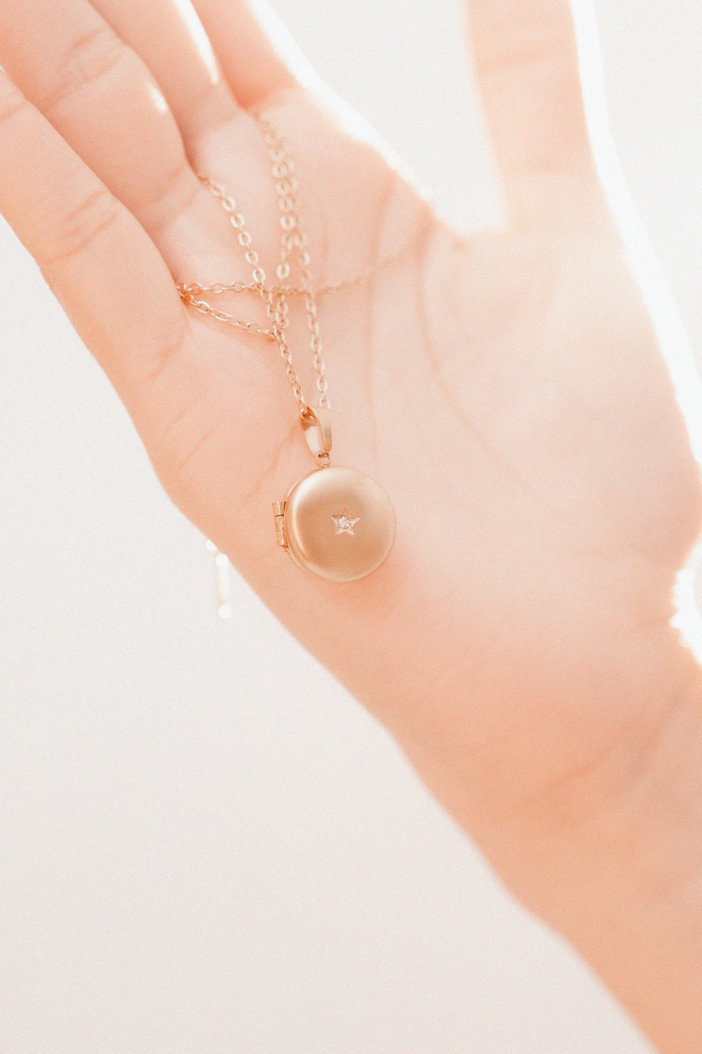 Relicario dorado con estrella personalizable con foto a color Collar personalizable