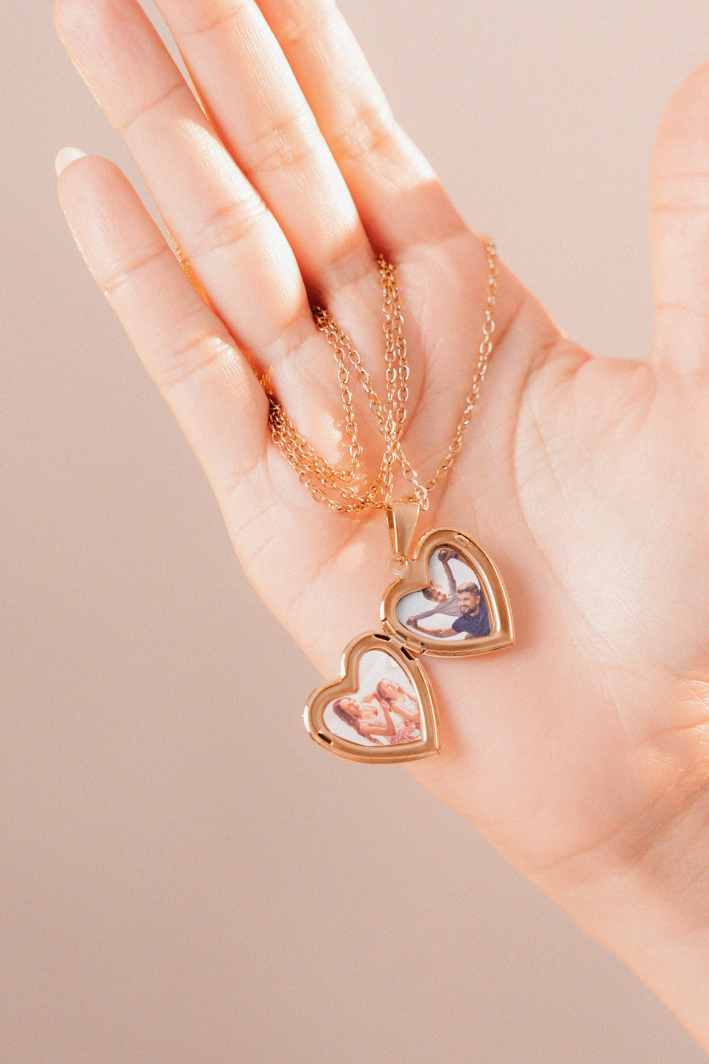 Relicario dorado con tornasol blanco, Collar Personalizable, Guardapelo o relicario personalizable con foto o mensaje