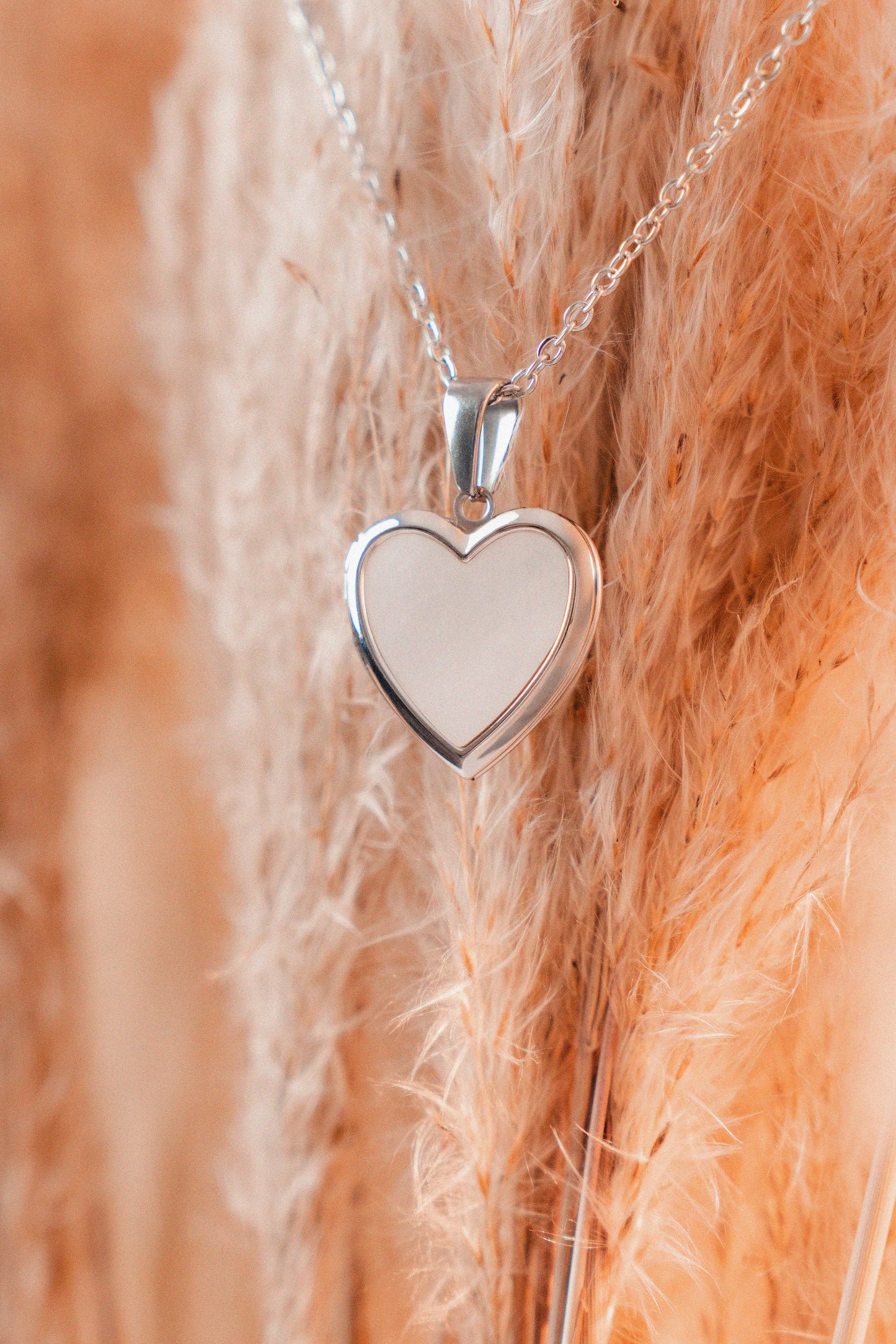 Relicario dorado con tornasol blanco, Collar Personalizable, Guardapelo o relicario personalizable con foto o mensaje