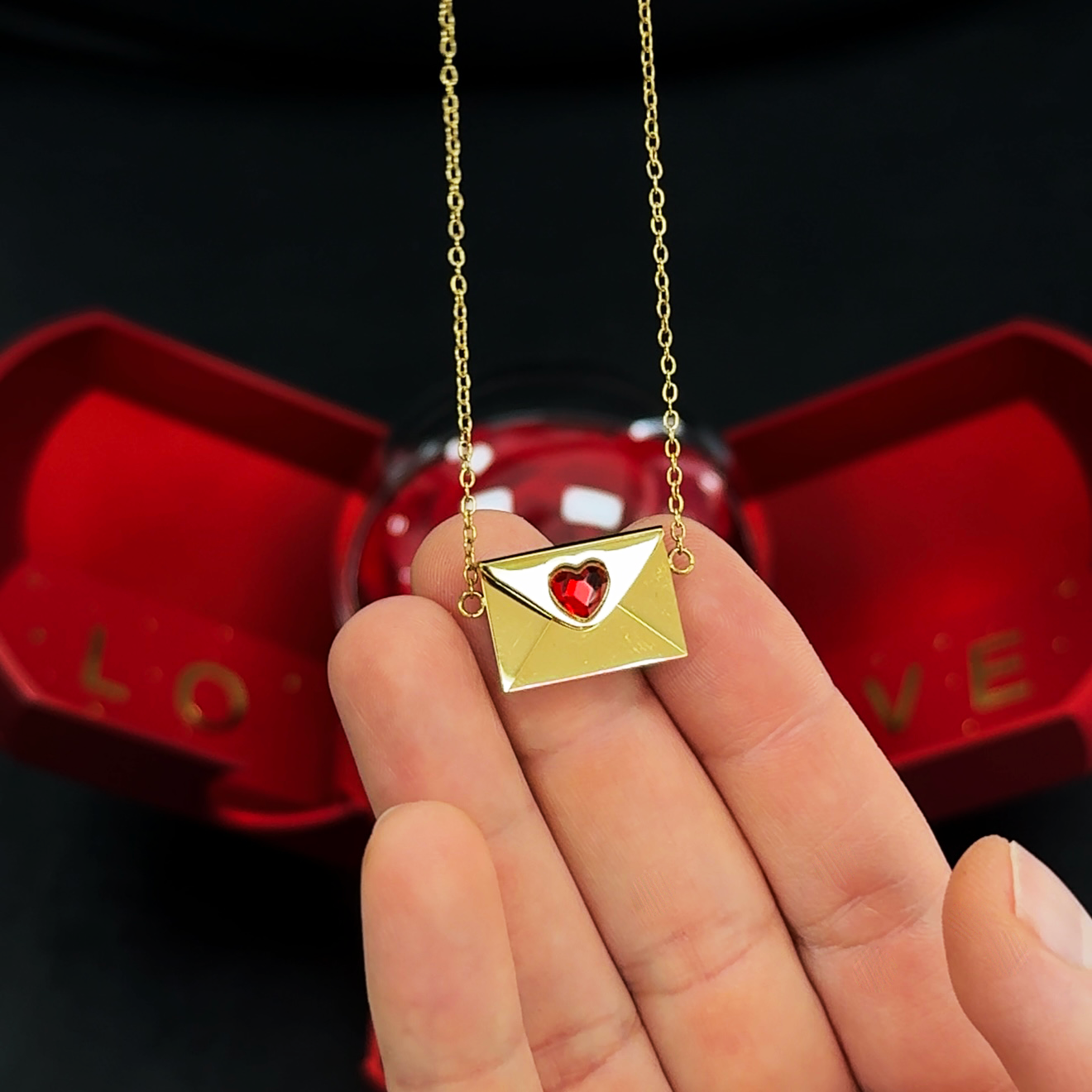 Caja de regalo con Rosa preservada para durar 5 años, con collar estilo carta de acero inoxidable. El mejor regalo de San Valentín 2026