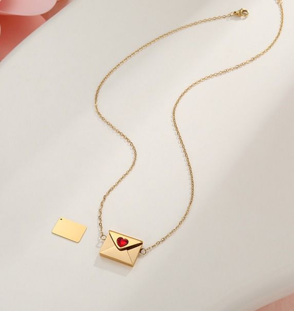 Caja de regalo con Rosa preservada para durar 5 años, con collar estilo carta de acero inoxidable. El mejor regalo de San Valentín 2026