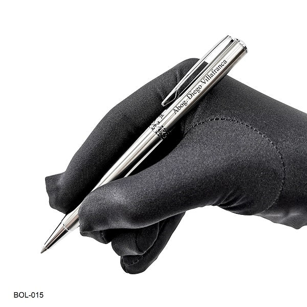 Bolígrafo Pentel con cuerpo de acero inoxidable con punto retráctil giratorio.