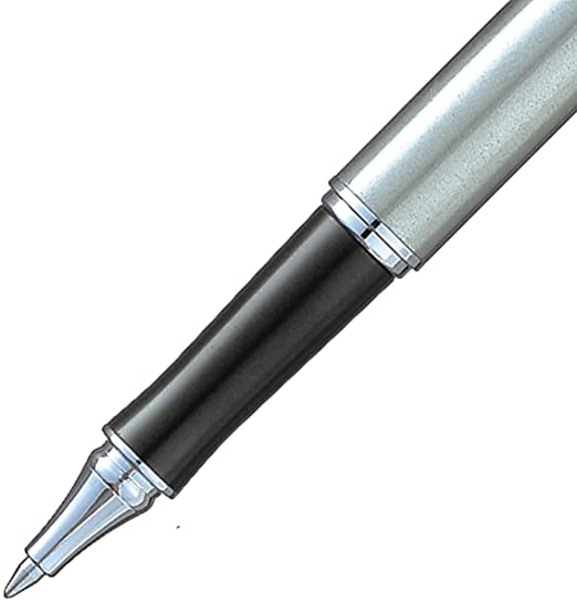 Bolígrafo Pentel Sterling con cuerpo de acero inoxidable con tapa, tinta negra de gel.